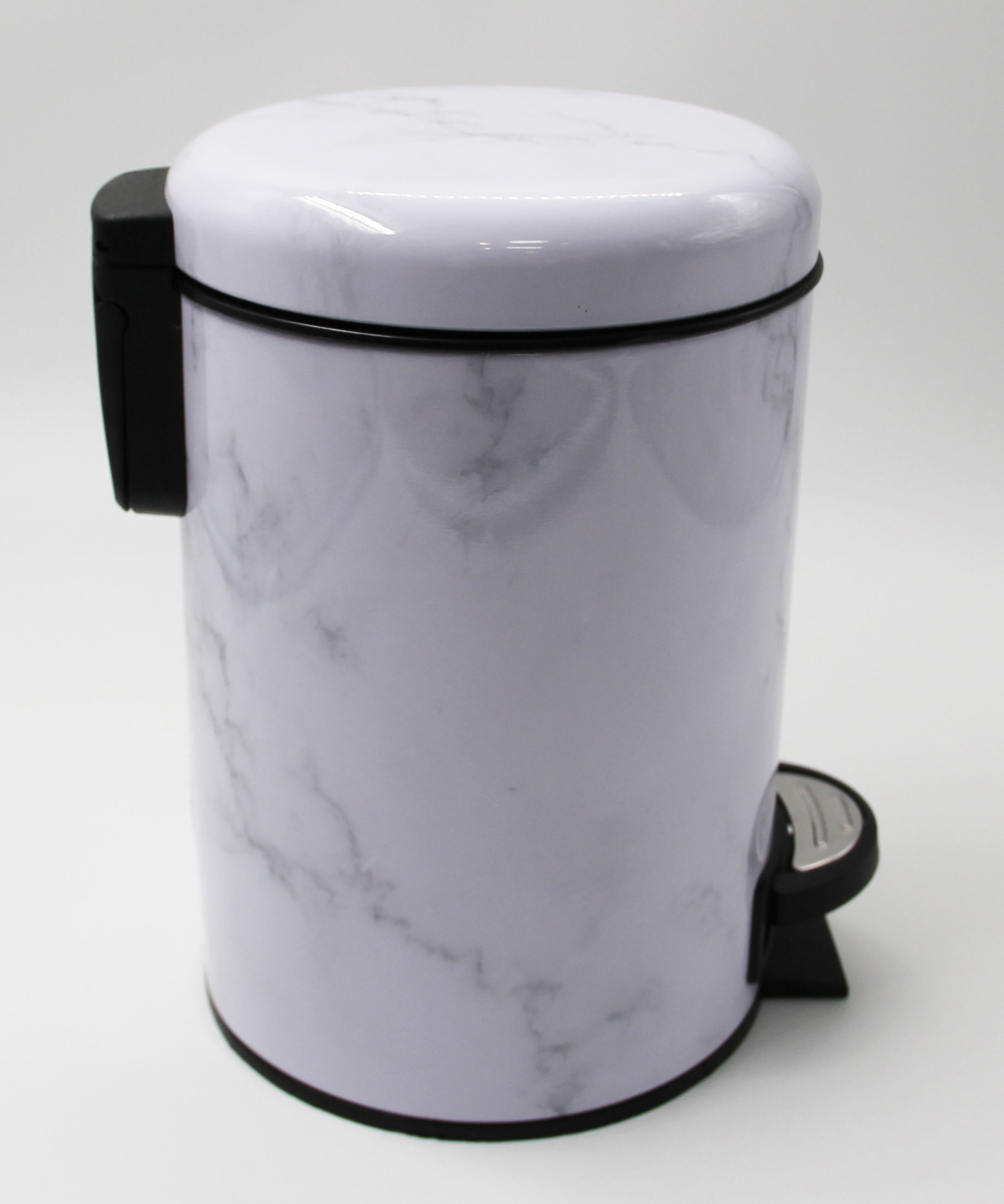 rubbermaid slim jim waste bin