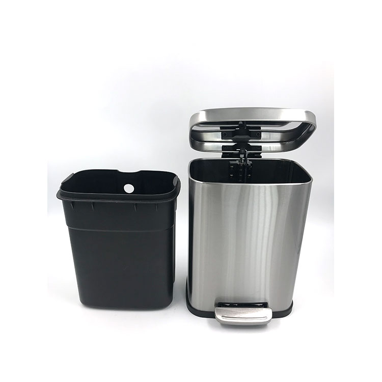 outdoor waste bin with lid