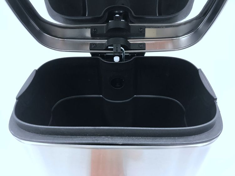 outdoor waste bin with lid